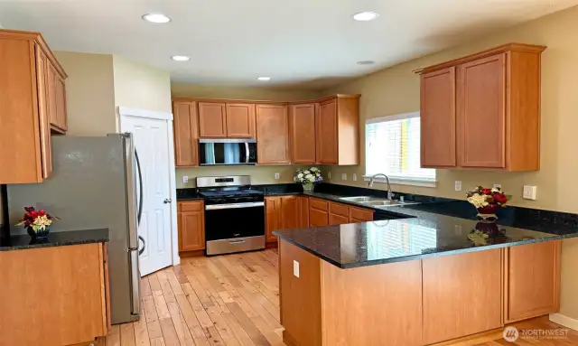 Spacious & open Kitchen with Pantry and lots of cabinets!
