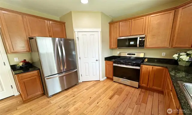 Brand new stainless steel Refrigerator, Microwave & Gas Stove/Oven!