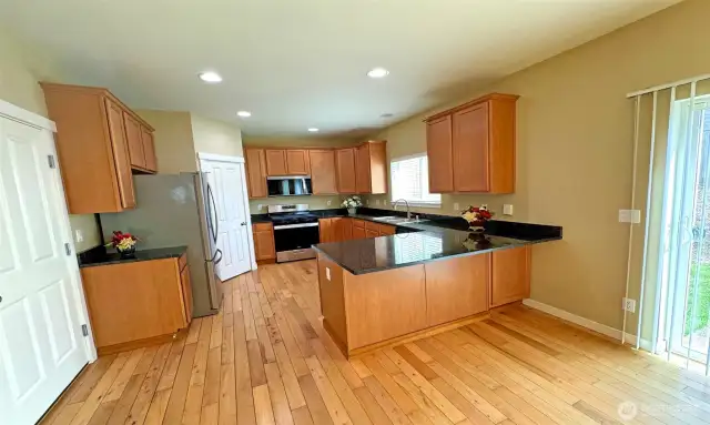Kitchen with breakfast bar & perfect size Pantry!