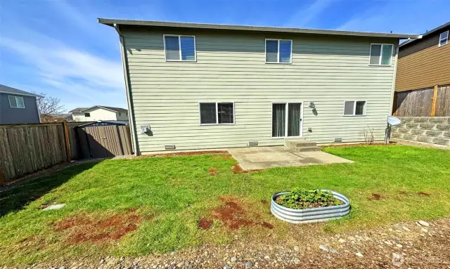 Perfect size backyard with planter & shed!