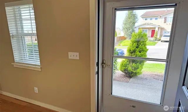 Lots of windows throughout, bright & open floor plan!