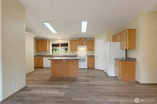 DINING ROOM TO KITCHEN