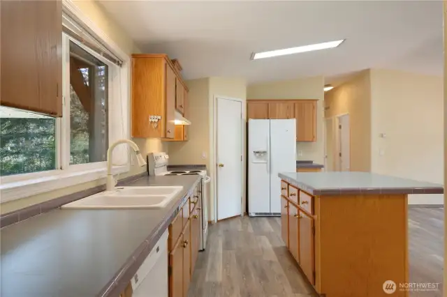 KITCHEN WITH ISLAND