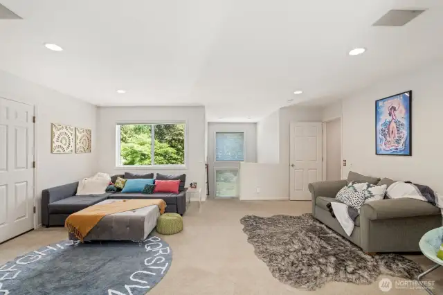 Upstairs Bonus Room With Endless Possibilities