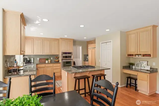 Seamless Kitchen-To-Table Living
