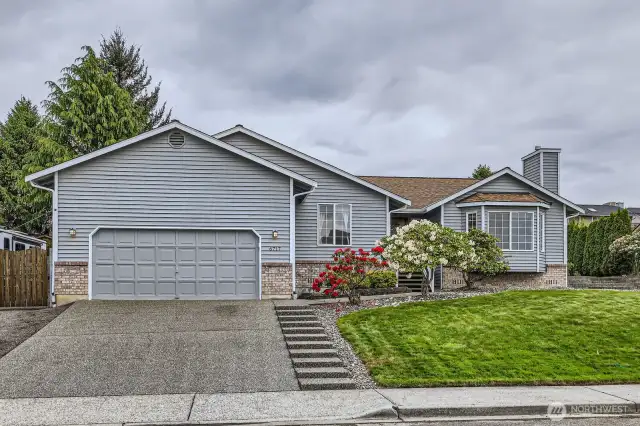 BEAUTIFUL THREE BEDROOM HOME, QUALITY UPGRADES THROUGHOUT, MOVE IN READY.