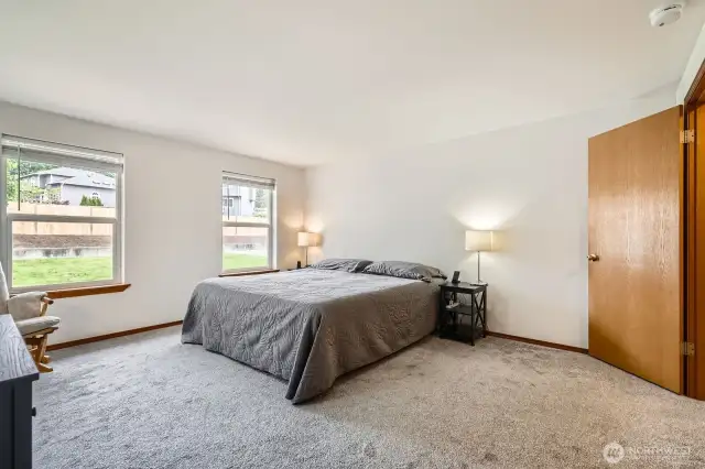 EXPANSIVE PRIMARY SUITE BEDROOM EASILY FITS A KING SIZE BED W/ PRIVATE ENSUITE LUXURY BATH.