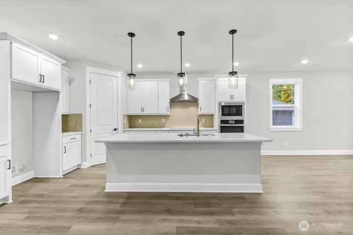 2538 Acer Loop ~ Ready Now