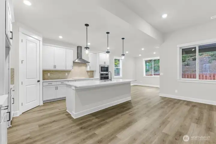 2538 Acer Loop ~ Ready Now