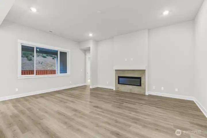 2538 Acer Loop ~ Ready Now