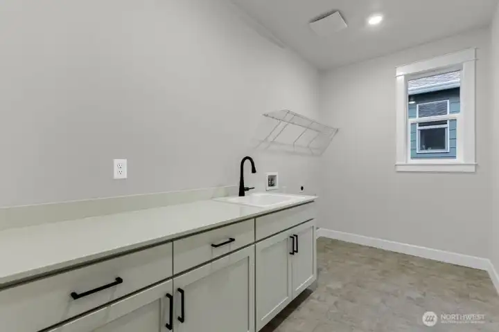 2538 Acer Loop ~ Ready Now