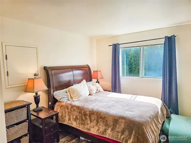 Second bedroom.