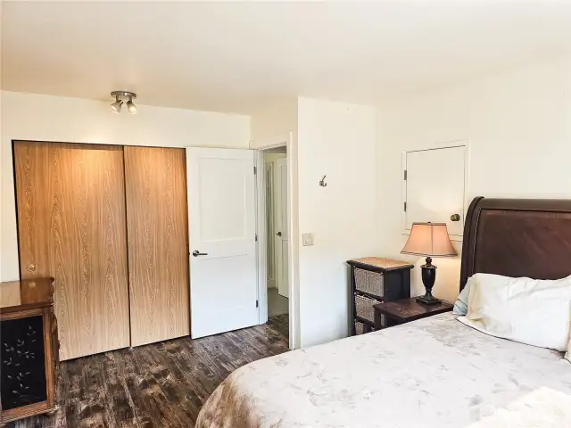 Second bedroom.