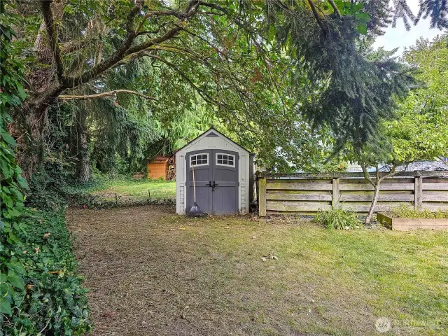 Shed in back for maintenance.