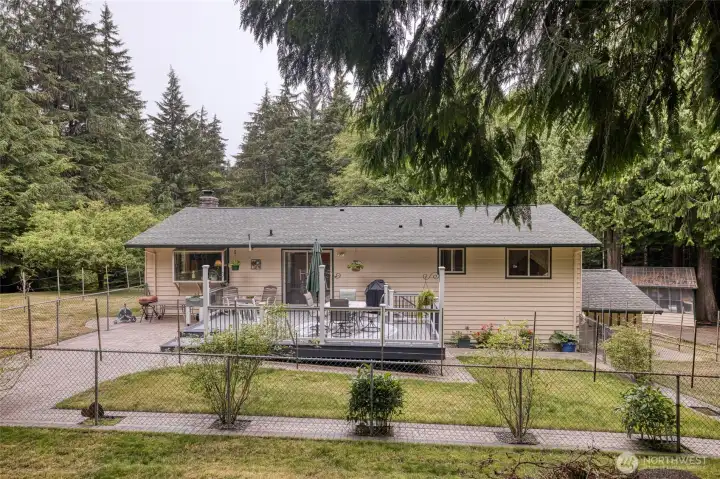 Exterior Rear/Deck