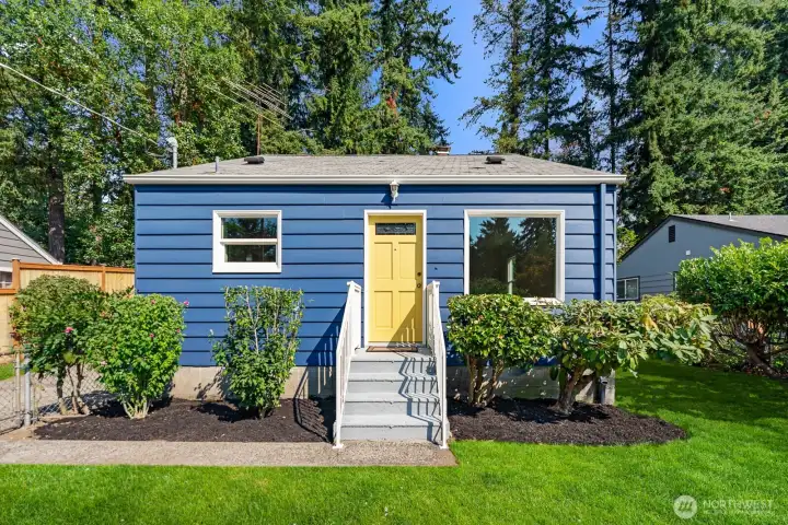 A sweet home ready for its next chapter and homeowner!  (virtually staged)  (virtually staged)