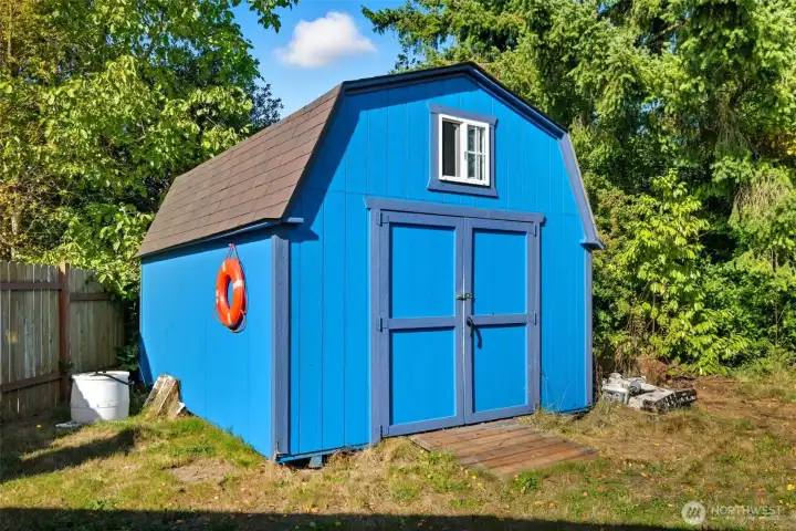 Convenient shed for storage or hobbies