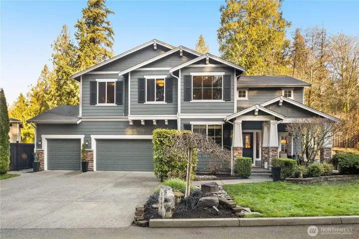 4BR 2.5 bath, 3 car garage, privacy in a great neighborhood