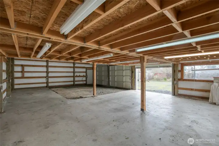 3 bays plus workspace