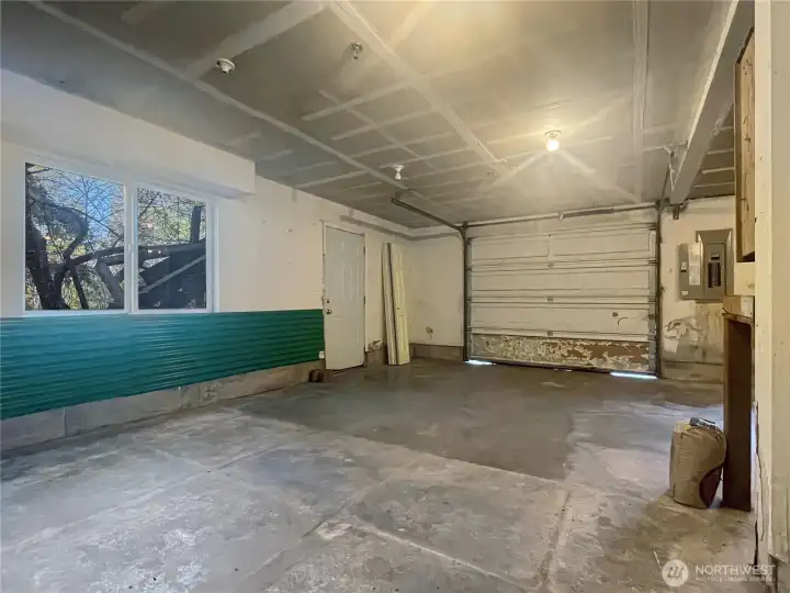 Extra large garage one car space