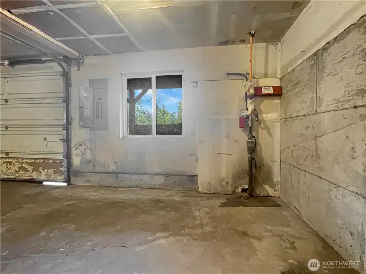 Garage, fire suppression system. sprinklers in house.