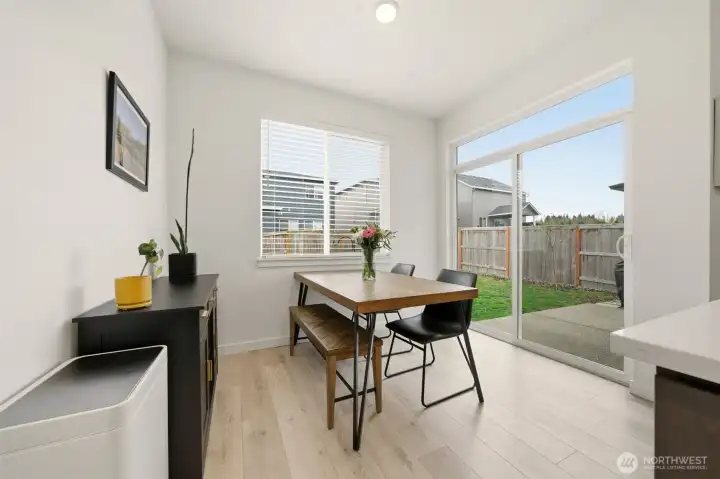 Kitchen. Eating nook.