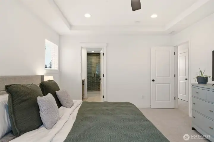 Primary bedroom. En suite.