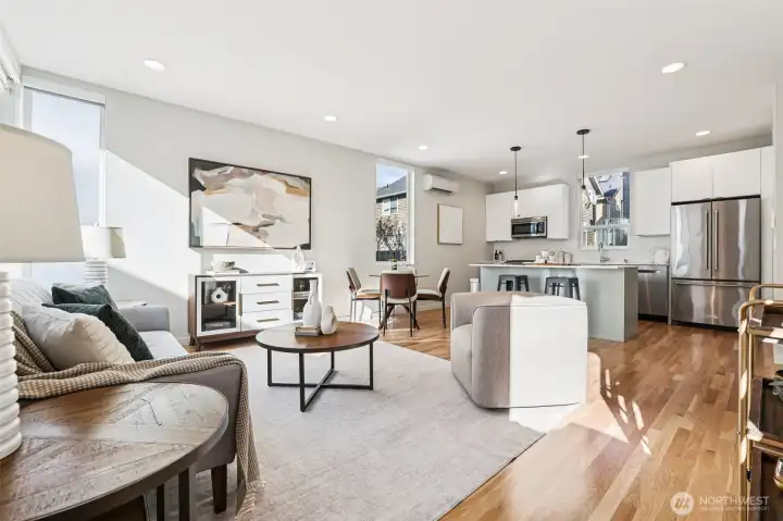 Townhomes rarely have a floor plan like this - the square layout is hard to find and is perfect for the flow of daily life!