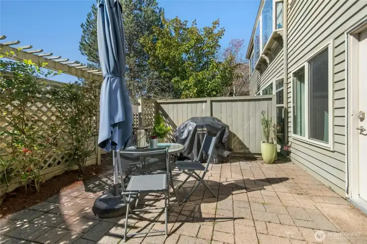 Grill and dine al fresco! Grill and dine al fresco!