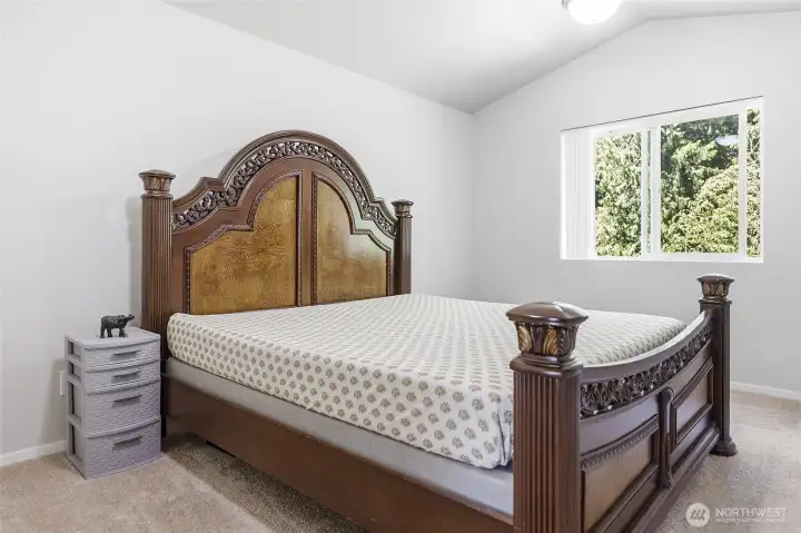 Light, bright, privacy, second floor