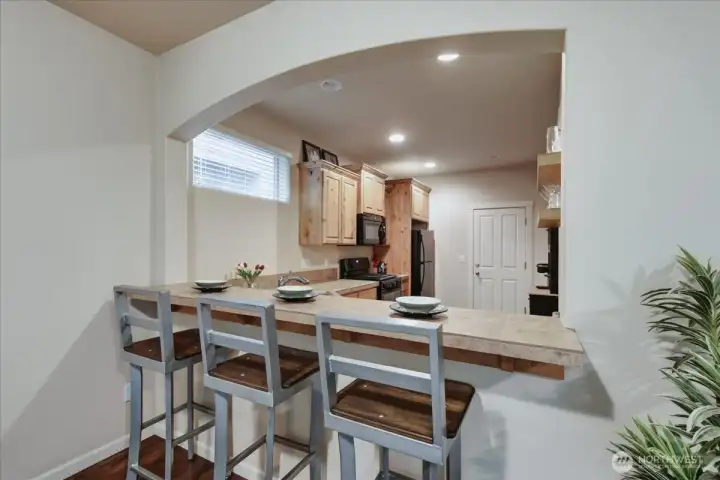 Eatbar, kitchen, passthrough