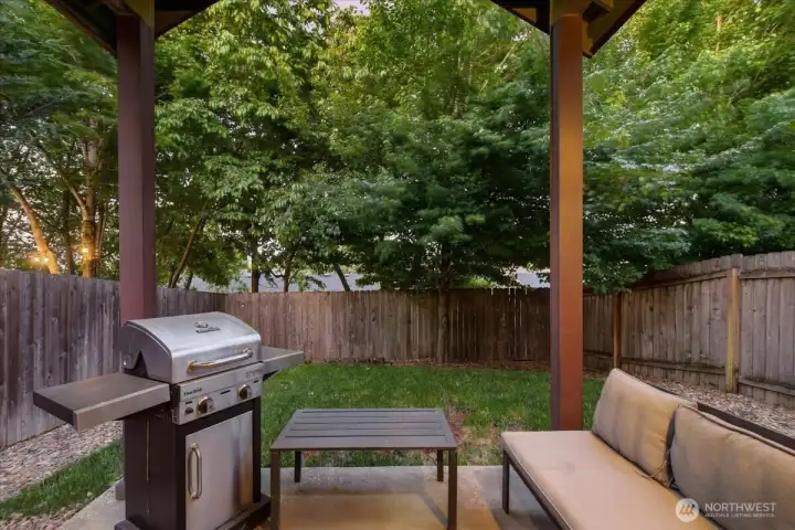 Covered back patio, fenced backyard