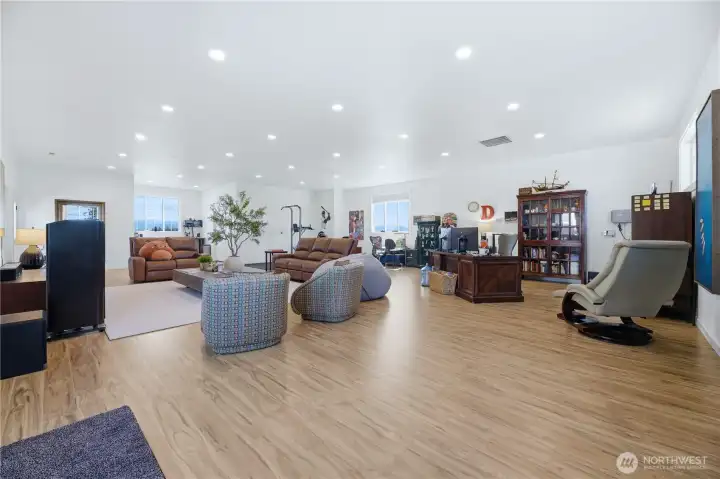 Detached Studio space/ entertaining1530SQFT Detached Studio space/ entertaining1530SQFT
