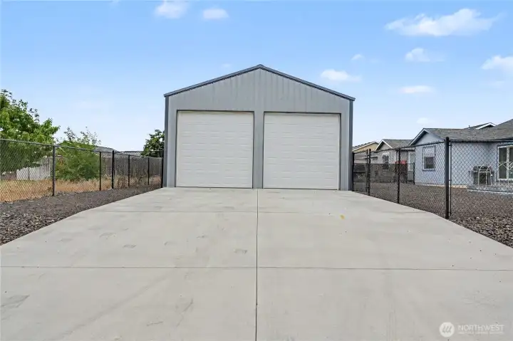 Amazing detached Shop with 12' doors
