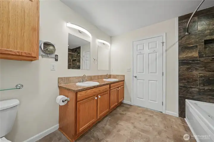 Primary En Suite