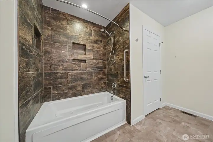 Primary En Suite