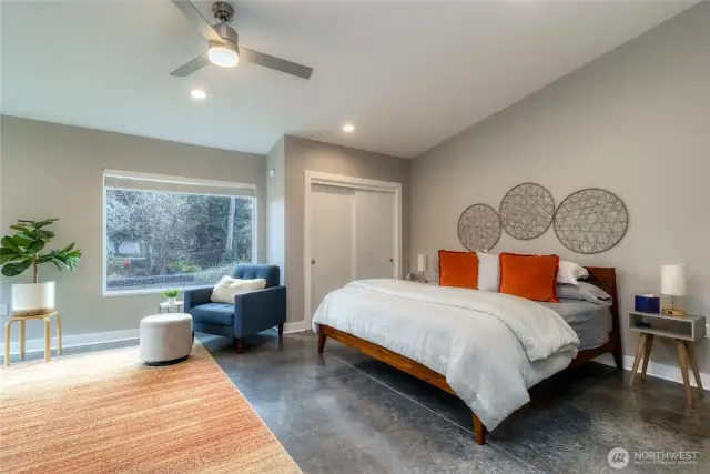 Detached Studio with Kitchenette & Bathroom