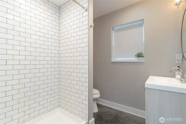 Bathroom in the Detached Studio with Tiled Shower