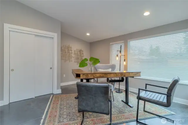 Detached Office or 5th bedroom with closet
