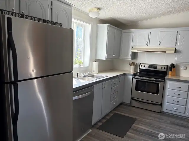 Big kitchen, newly remodeled lots of cabinets.