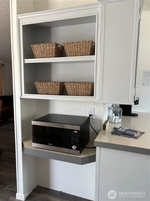 Side storage by by the dining room