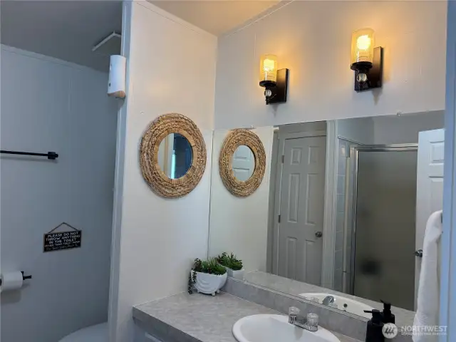 Main bathroom with shower