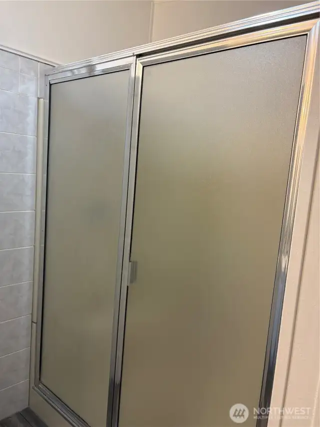 Main bathroom shower