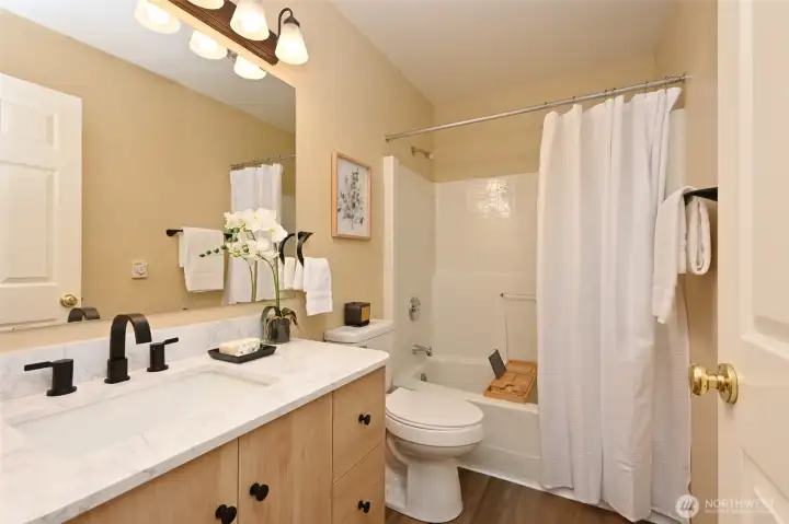 Upper full bath with new vanity & flooring.