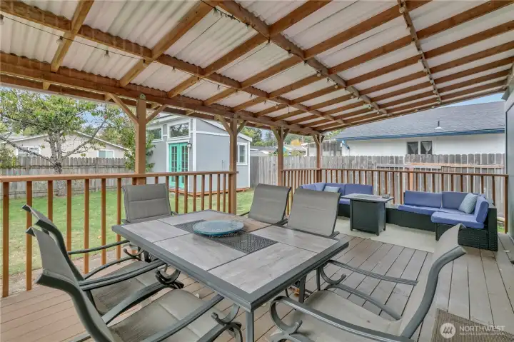Covered deck, perfect for all-weather entertaining