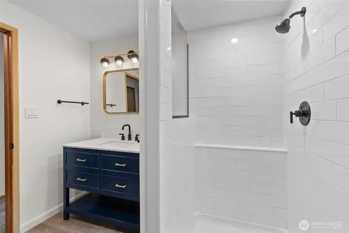 3/4 Bath with tiled shower