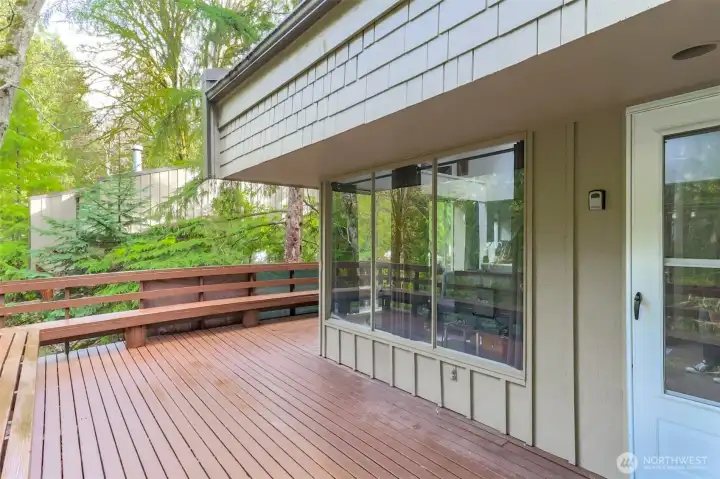 Wrap around deck with Build in Seating