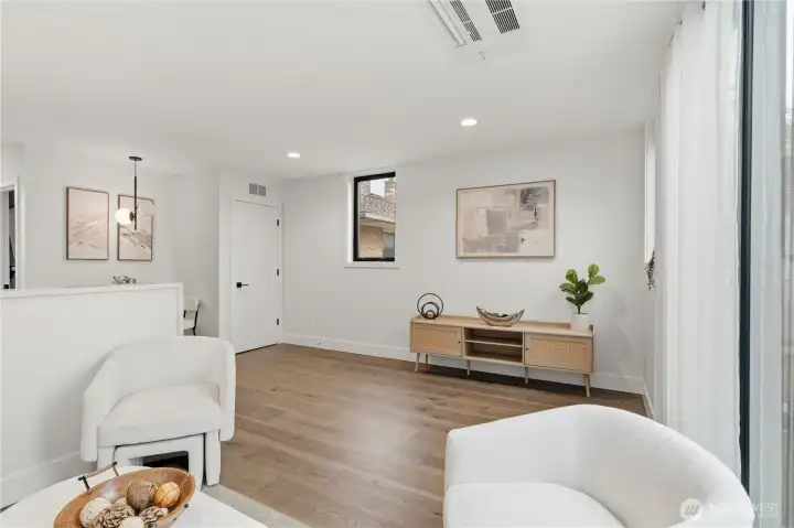 Lots of windows and abundance of natural light! Lots of windows and abundance of natural light!
