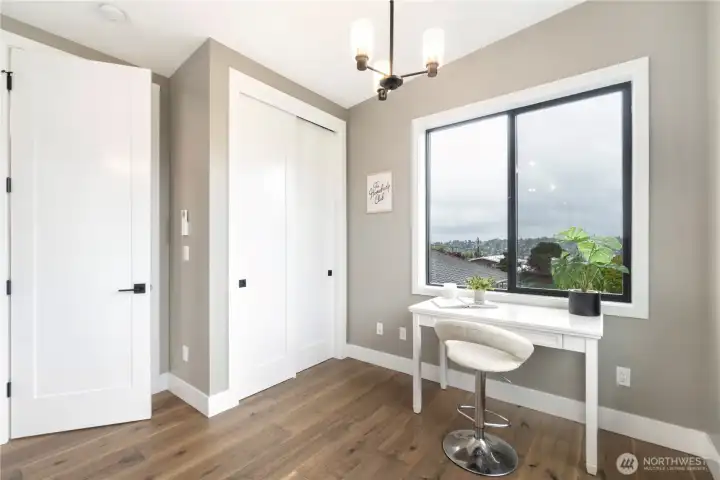 master has plenty of room for a large office desk