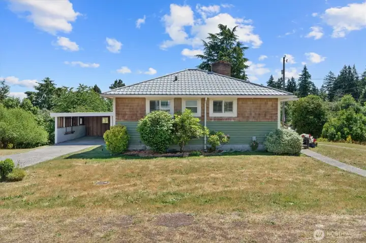 Enter into your home on 1/3 of an acre!